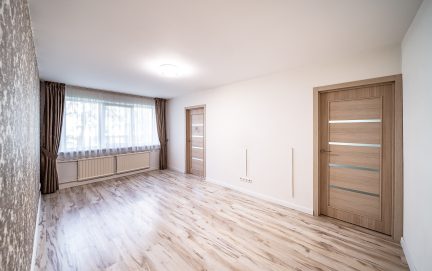 NT agentūra „DU PROCENTAI“ siūlo! PARDUODAMAS 3 KAMBARIŲ BUTAS 46,99KV.M AUKŠTABALIO G. 12, ŠIAULIUOSE